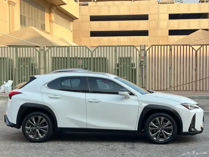 لكزس UX200م ديل 2019 فل 15