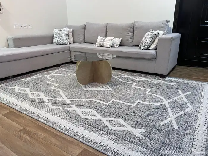 كنب L وزوليه وطاوله قهوه وطاولة تلفزيون للبيع ب 1000 1