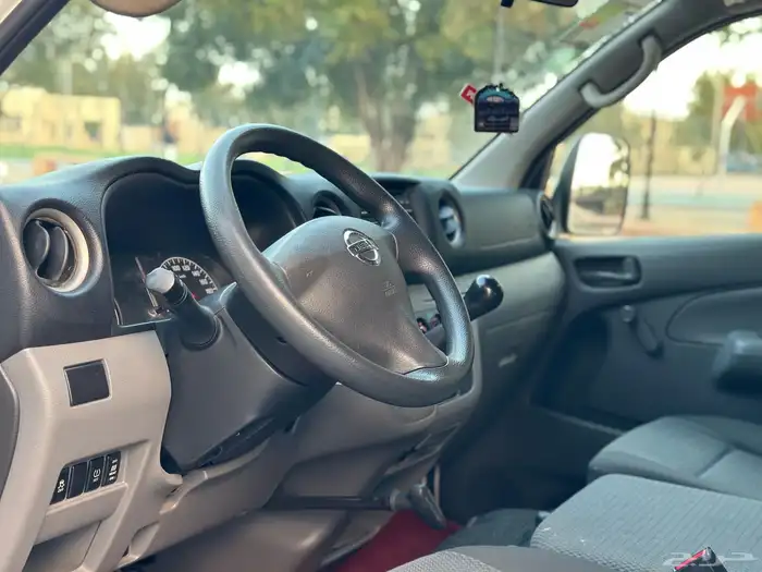 نيسان باص بضاعه موديل 2020 سعودي قير عادي ديزل 8