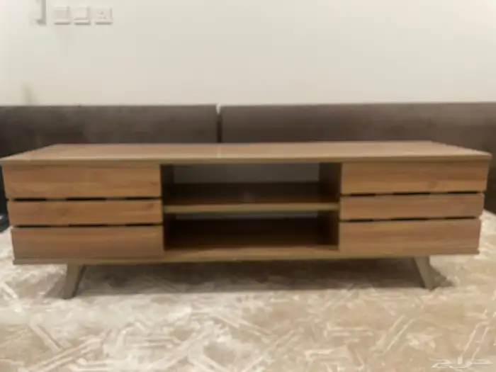 طاولة شاشه مساحه 160 و شنطة اوزان حديد 3