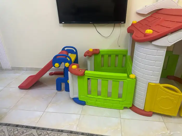 بيت العاب مع زحليقه اطفال للبيع كامل 250 لايجي الا الصامل 0