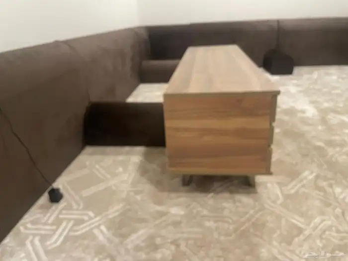 طاولة شاشه مساحه 160 و شنطة اوزان حديد 1