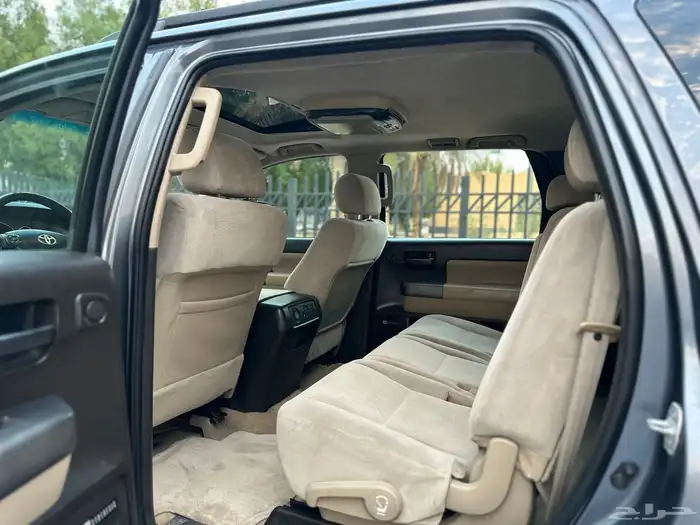 تويوتا اسكويا موديل 2010 سعودي بدون دبل 10