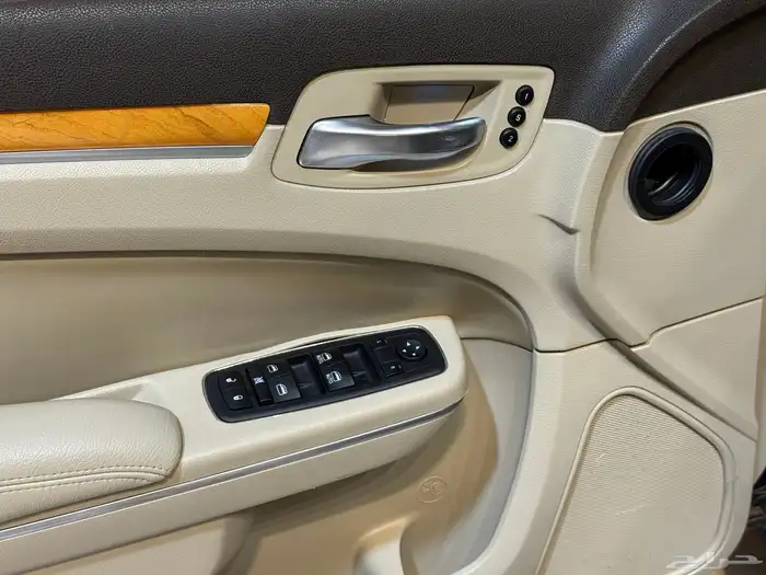 كرايزلر 2014 C300 (( بحالة ممتازة )) 17