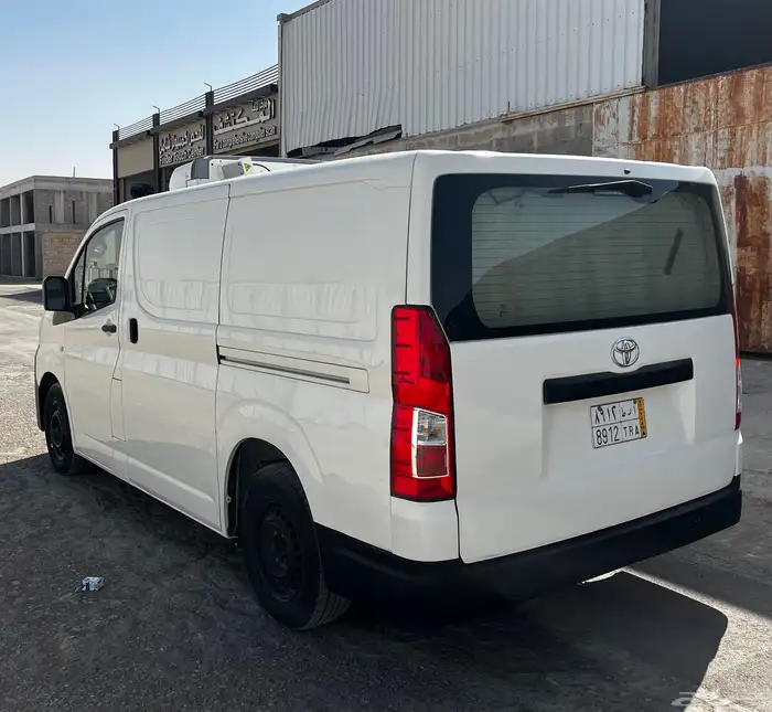 تويوتا باص هايس ثلاجة ديزل موديل 2022 5