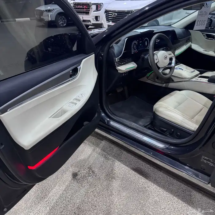 ازيرا 2022 فل كامل ( 6 سلندر ) ب 73 الف مسجل . 7