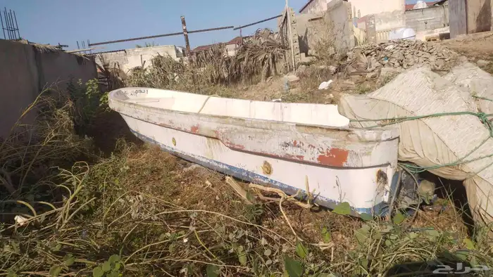 قارب الفردان الطول8مترعليه2مواطير75تقدرطلع عليه عماله 4