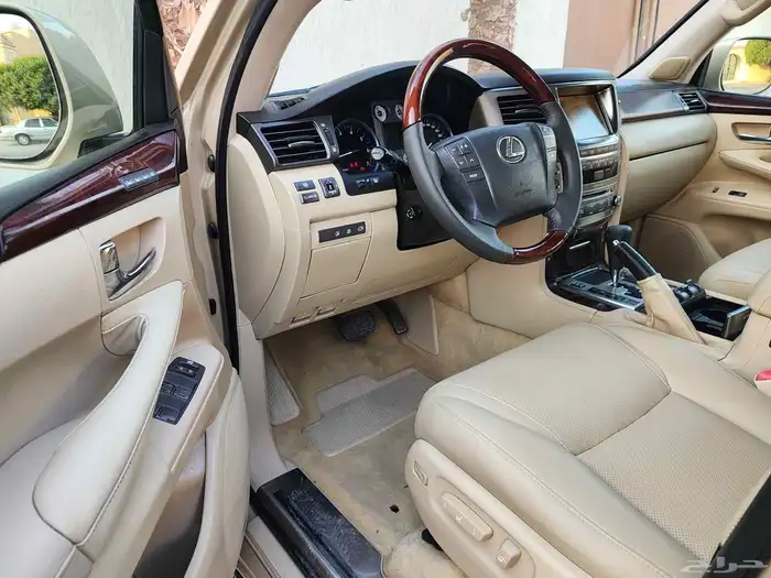 لكزس جيب 570 LX فل كامل  2011 ممشي 391 الف 6