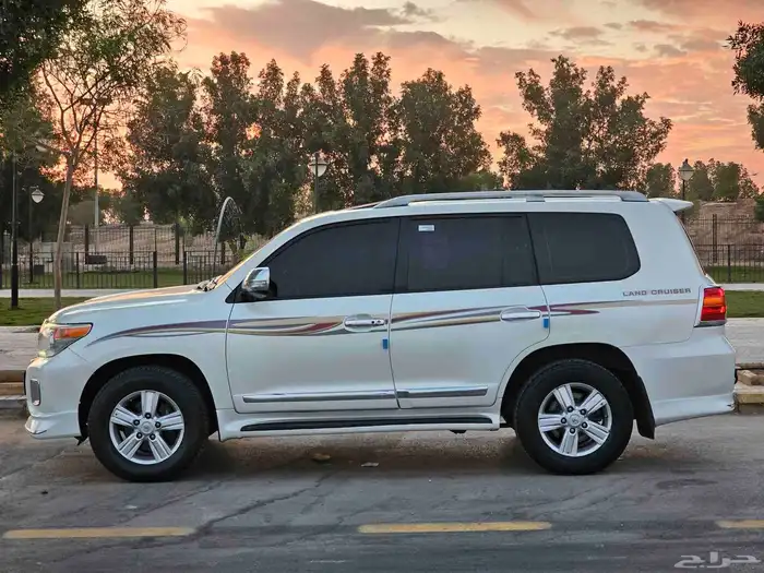 لاندكروزر 2013 3