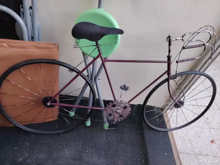 سلة طفل او قطة ودراجة زينة ومركنين زجاج ولوحات للبيع 0