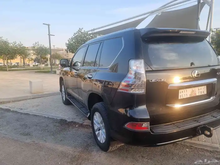 جيب لكزس 2022 GX أسود 5