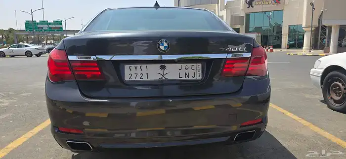 للبيع بي ام دبليو 740Li فل كامل 9