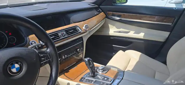 للبيع بي ام دبليو 740Li فل كامل 4