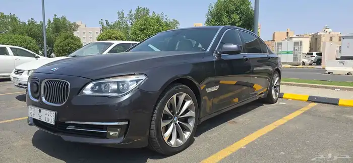 للبيع بي ام دبليو 740Li فل كامل 1