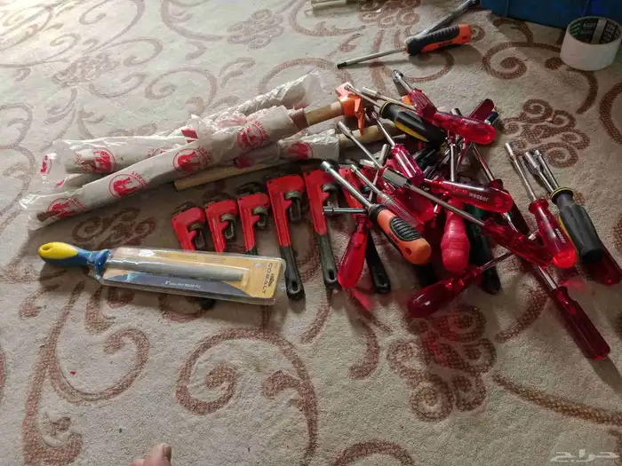 9شارلي 5شاكوش يدخشب 23حبه سكروب صاموله ومبرد 1