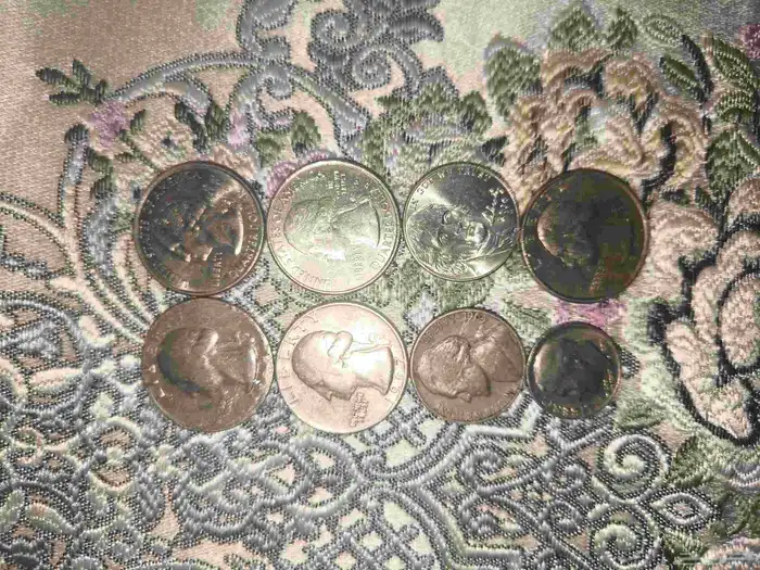 عملات نقدية متنوعة 37
