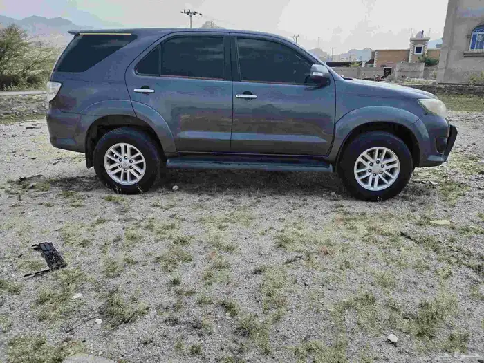 فورتشنر 2014 قير عادي.. دبل 2