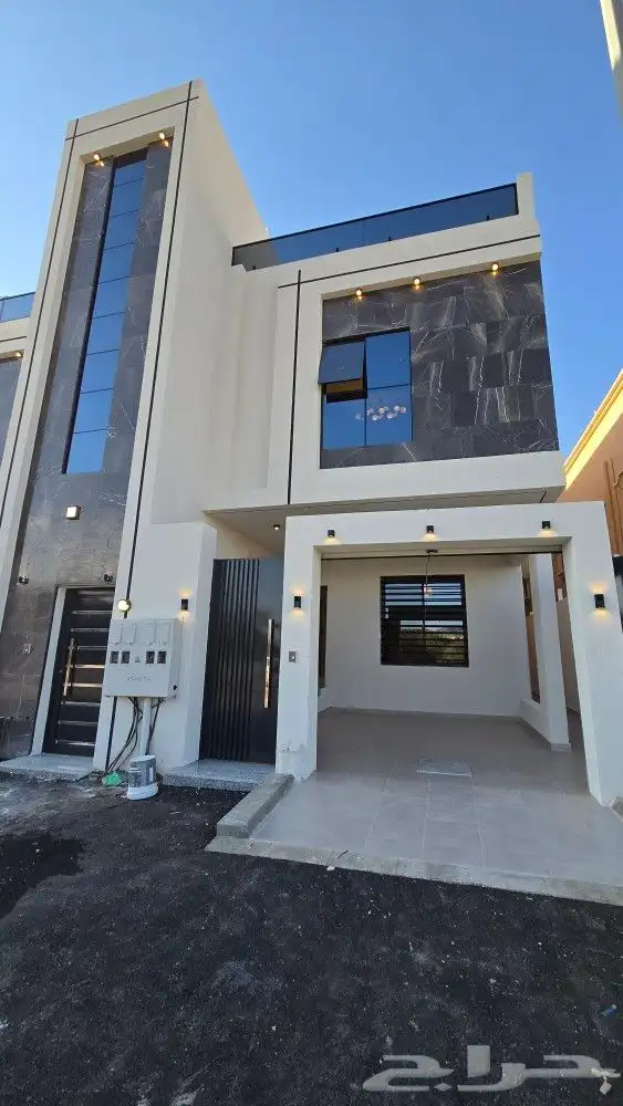 للبيع بحي النهضة احد رفيده شقق ارضي بحوش ومدخل سياره 6غرفVIP 3