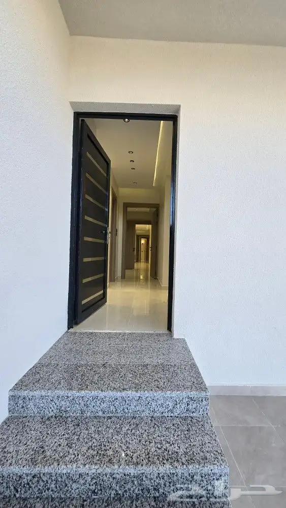 للبيع بحي النهضة احد رفيده شقق ارضي بحوش ومدخل سياره 6غرفVIP 7