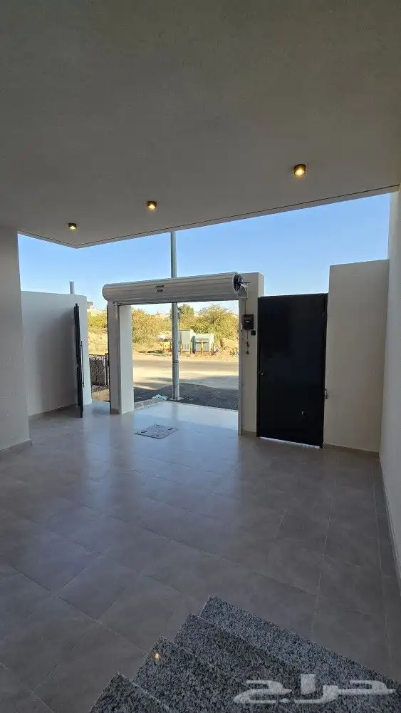 للبيع بحي النهضة احد رفيده شقق ارضي بحوش ومدخل سياره 6غرفVIP 6