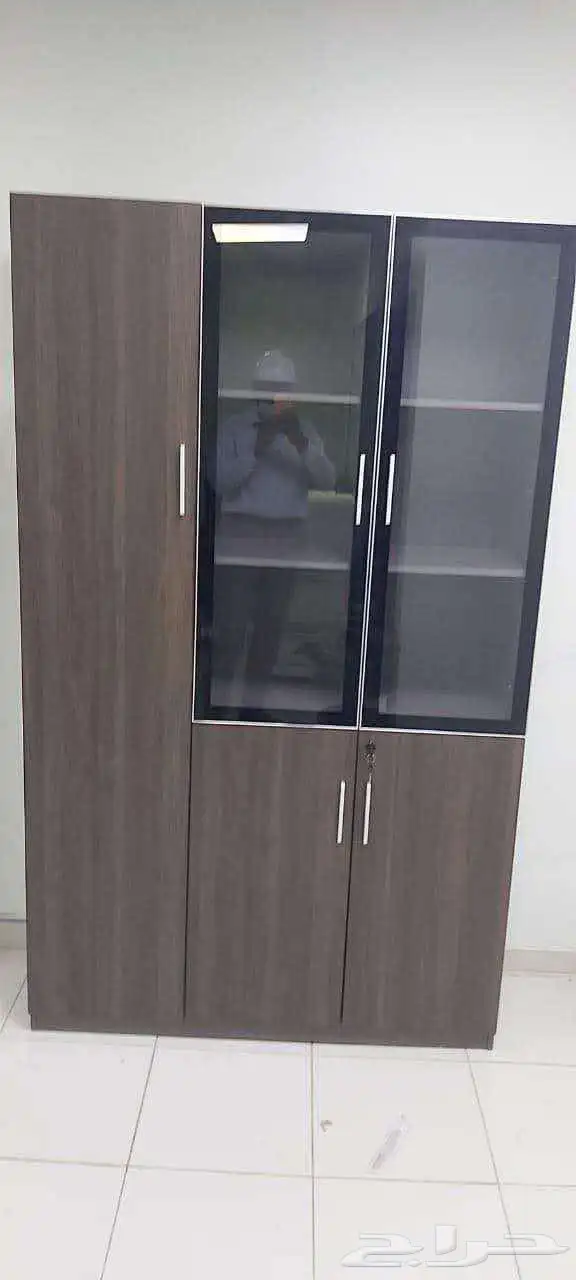 خزانة تخزين مكتبية خشبية مع أبواب زجاجية وقفل 22