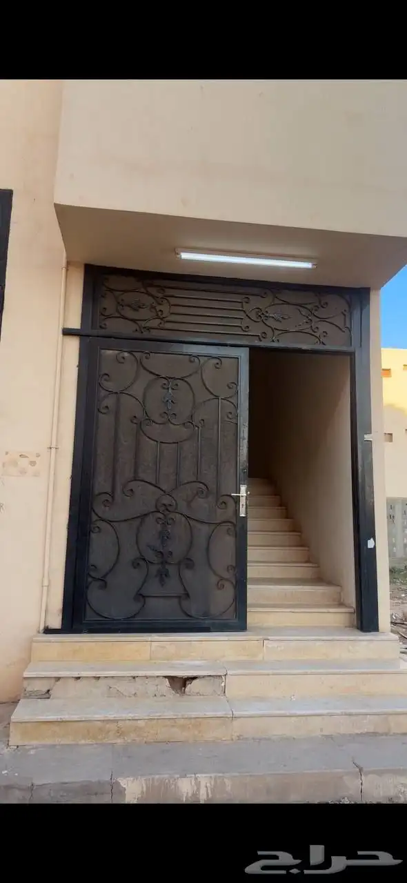 شقه للايجار الدوادمي على الشارع العام 5