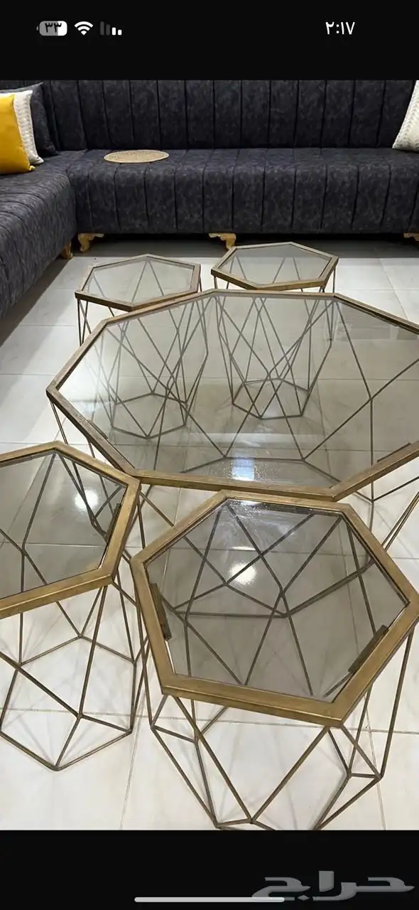 فستان تم للبسه ساعتين فقط وطقم طاولات مجالس 2