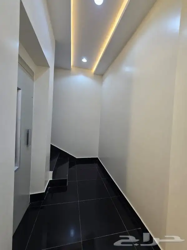 للبيع روف علوي مع ملحق تشطيب راقي خلف مستشفى الألماني 620الف 2