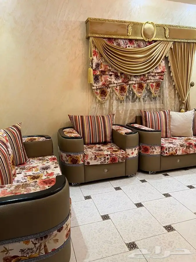 كنب نظيف للبيع 0