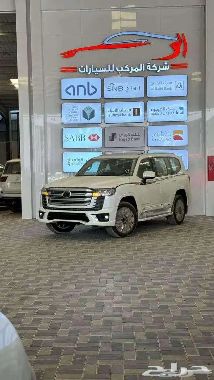تويوتا لاندكروزر GXR L5 فل كامل خليجي تنفس طبيعي 2025 0