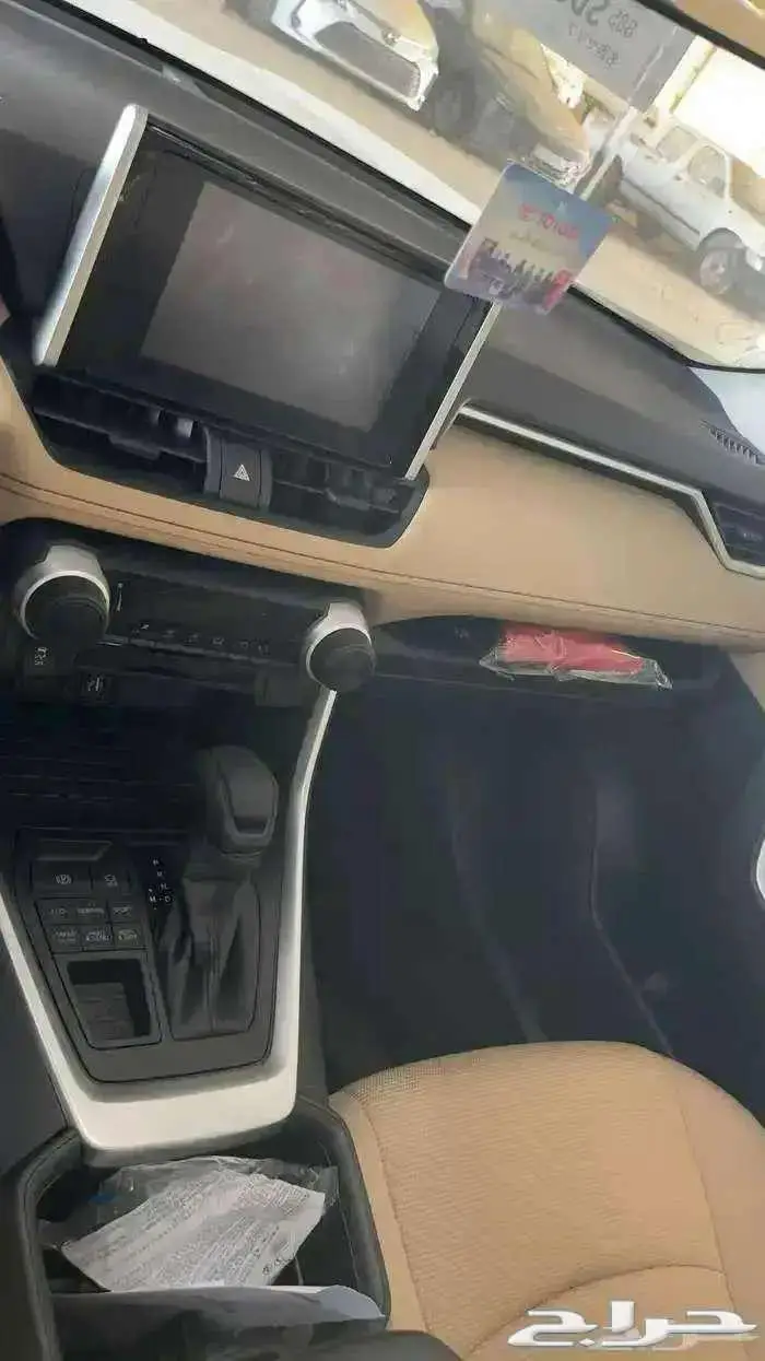 تويوتا راف فور استندر LE دبل 2025 ابيض وموديل 2024 XLE 5