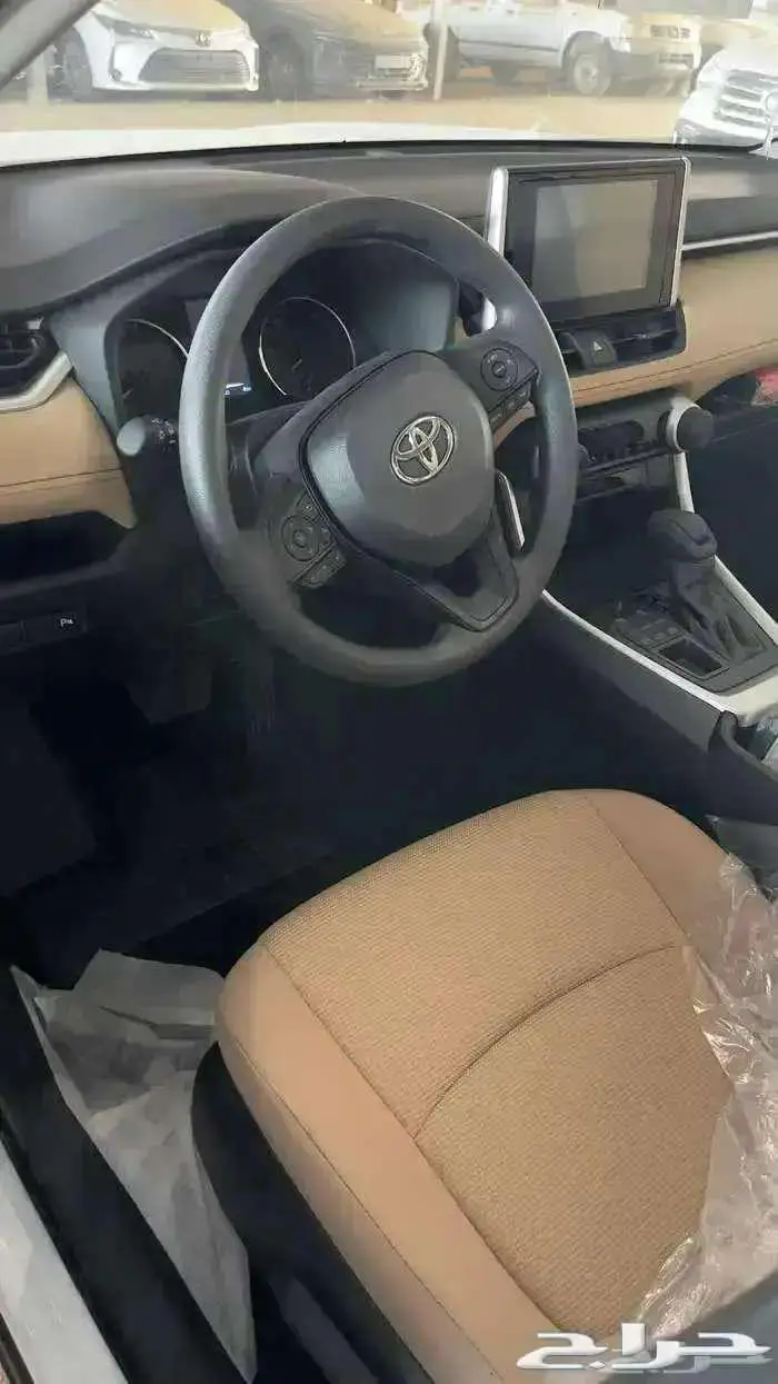 تويوتا راف فور استندر LE دبل 2025 ابيض وموديل 2024 XLE 3