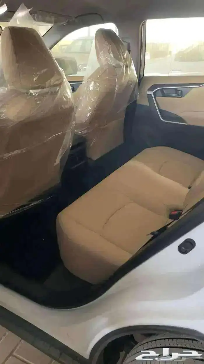 تويوتا راف فور استندر LE دبل 2025 ابيض وموديل 2024 XLE 4