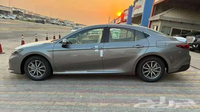 تويوتا كامري 2025 بنزين استاندر 3