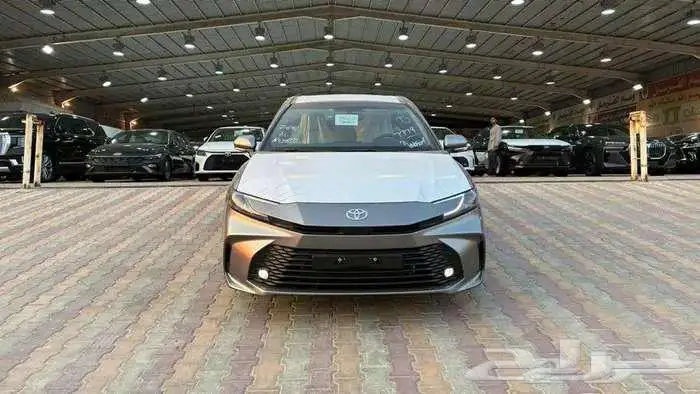 تويوتا كامري 2025 بنزين استاندر 1