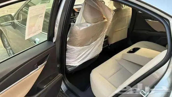 تويوتا كامري 2025 بنزين استاندر 11