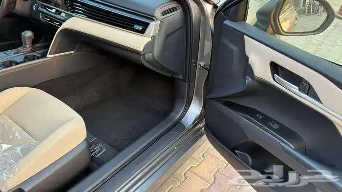 تويوتا كامري 2025 بنزين استاندر 10