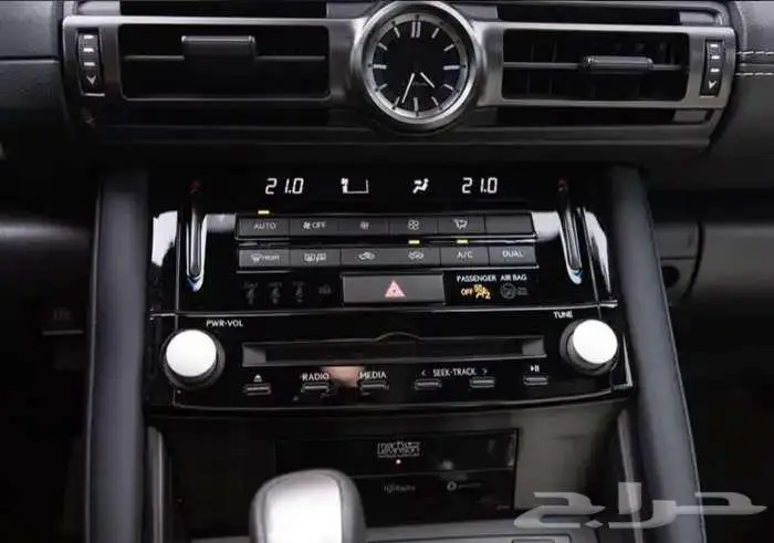 2023 لكزس IS500 V8 بسعر سته سلندر 11