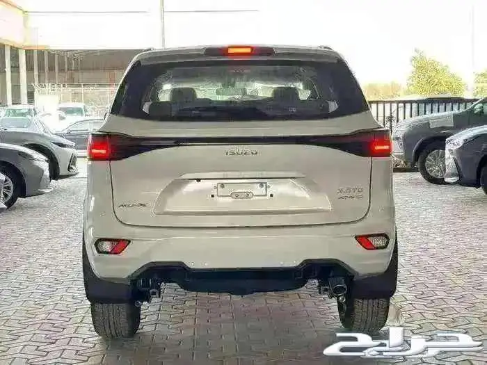 ايسوزو MUX 1