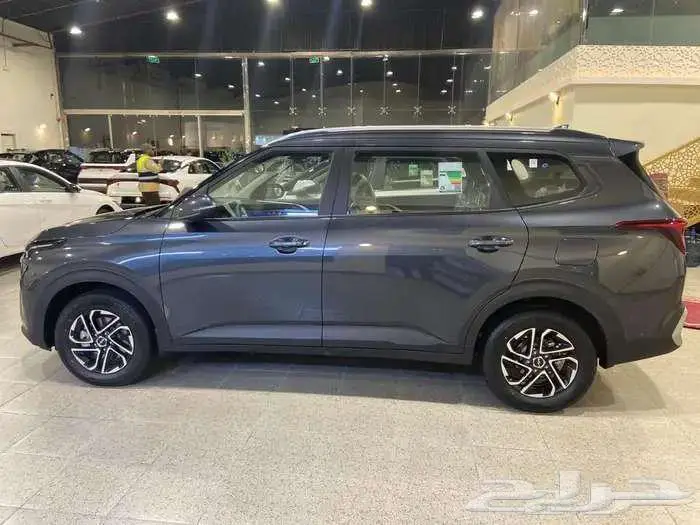 كيا كارينز نص فل فتحة سقف 2025 7