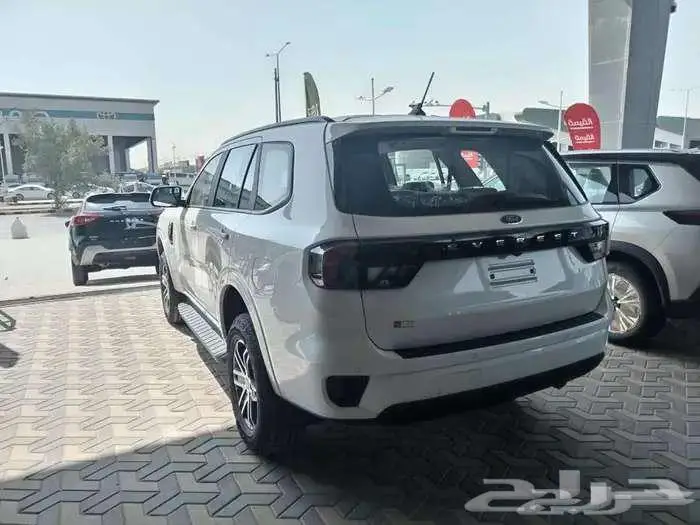 فورد ايفرست XLS استاندرد 2025 ابيض 1