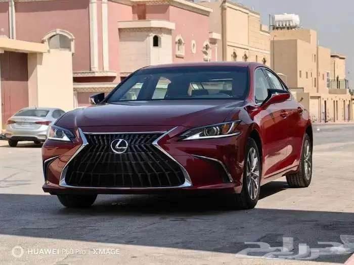 لكزس 250.AA موديل 2023 بنزين حبه فقط لون احمر 1