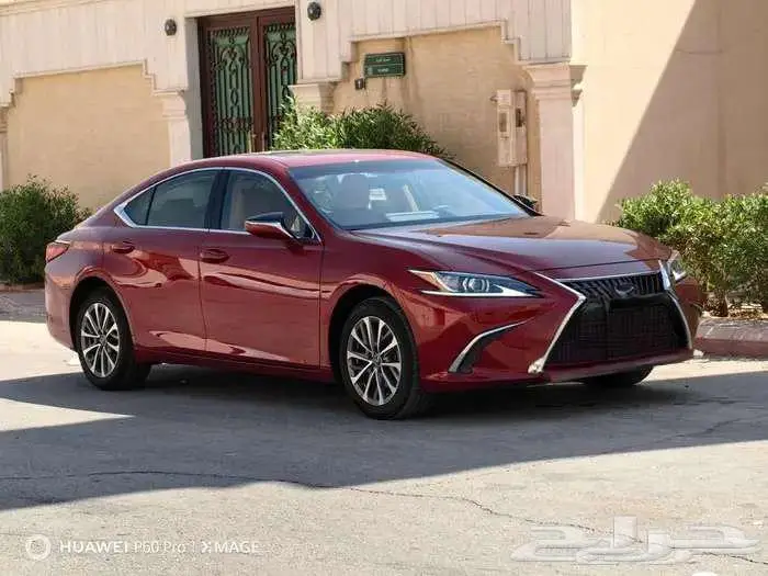 لكزس 250.AA موديل 2023 بنزين حبه فقط لون احمر 3