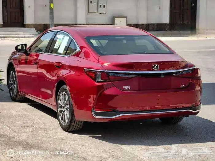لكزس 250.AA موديل 2023 بنزين حبه فقط لون احمر 8