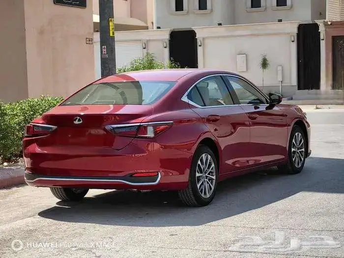 لكزس 250.AA موديل 2023 بنزين حبه فقط لون احمر 9