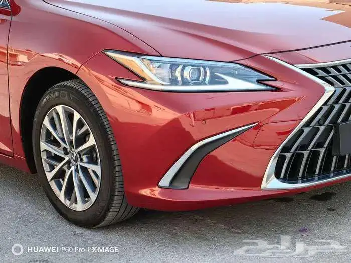لكزس 250.AA موديل 2023 بنزين حبه فقط لون احمر 6