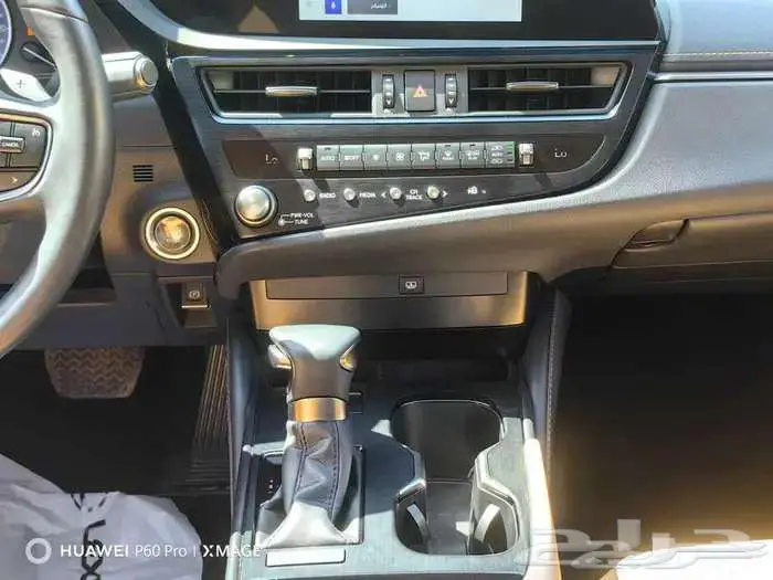 لكزس 250.AA موديل 2023 بنزين حبه فقط لون احمر 14