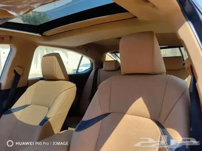 لكزس 250.AA موديل 2023 بنزين حبه فقط لون احمر 19