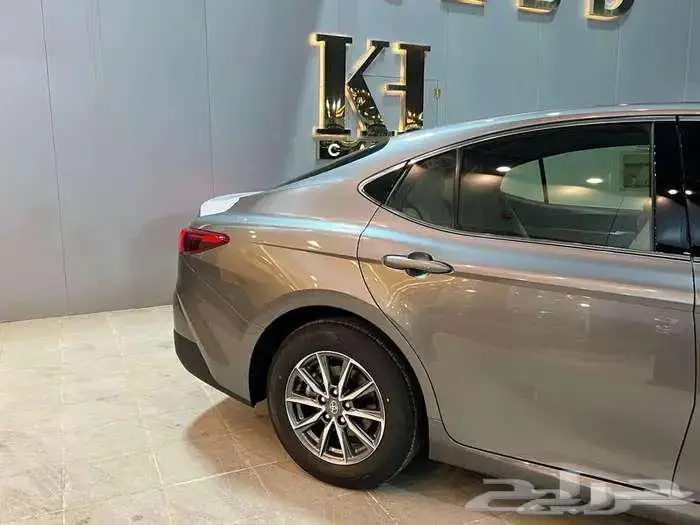 تويوتا كامري E هايبرد 2025 كاش واقساط 21