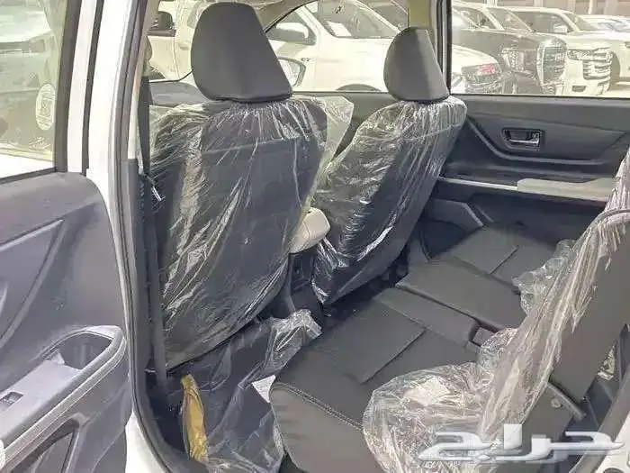 تويوتا فيلوز GLX 2025 كاش و اقساط ابيض ورمادي وفضي 4